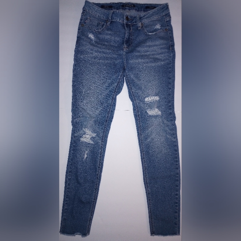 💘🍂 Vigoss Marley Destructed Fray Hem Jeans